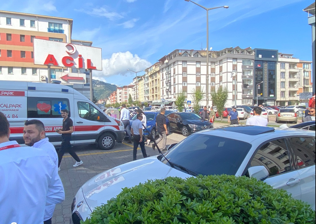 ORDU'DA EHLİYETSİZ MOTOR SÜRÜCÜSÜ UYGULAMA NOKTASINDAN KAÇARKEN JANDARMAYA ÇARPTI